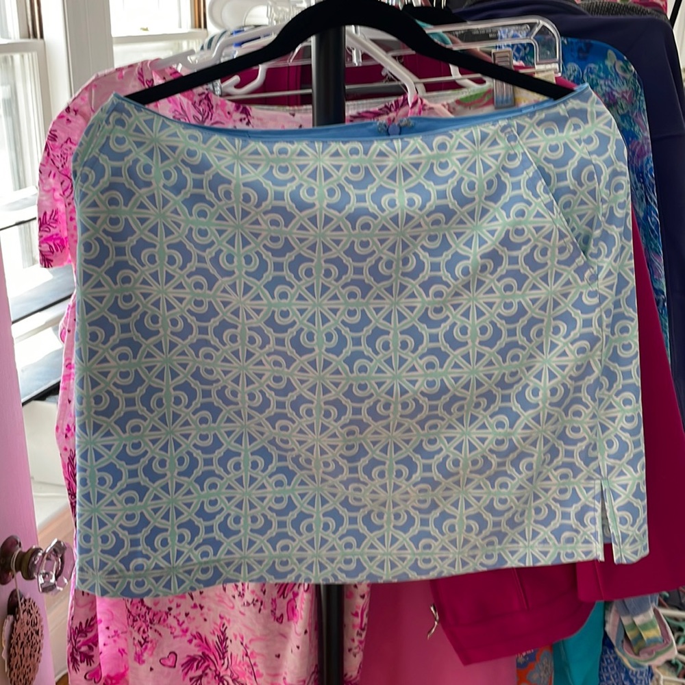 Vineyard Vines blue and green skirt, size 6